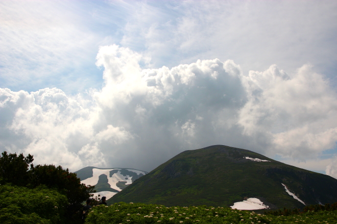山の上昇気流で発生する雲