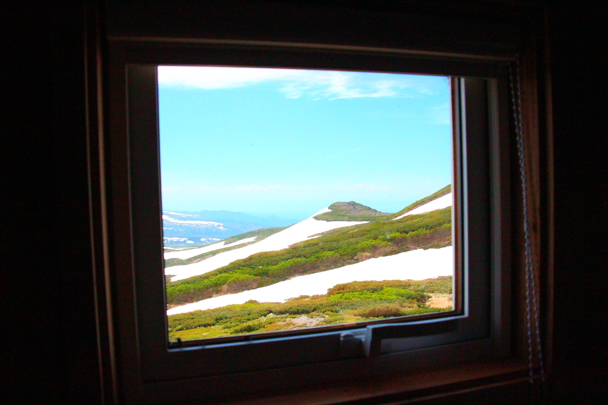 白雲岳避難小屋　2階からの景色