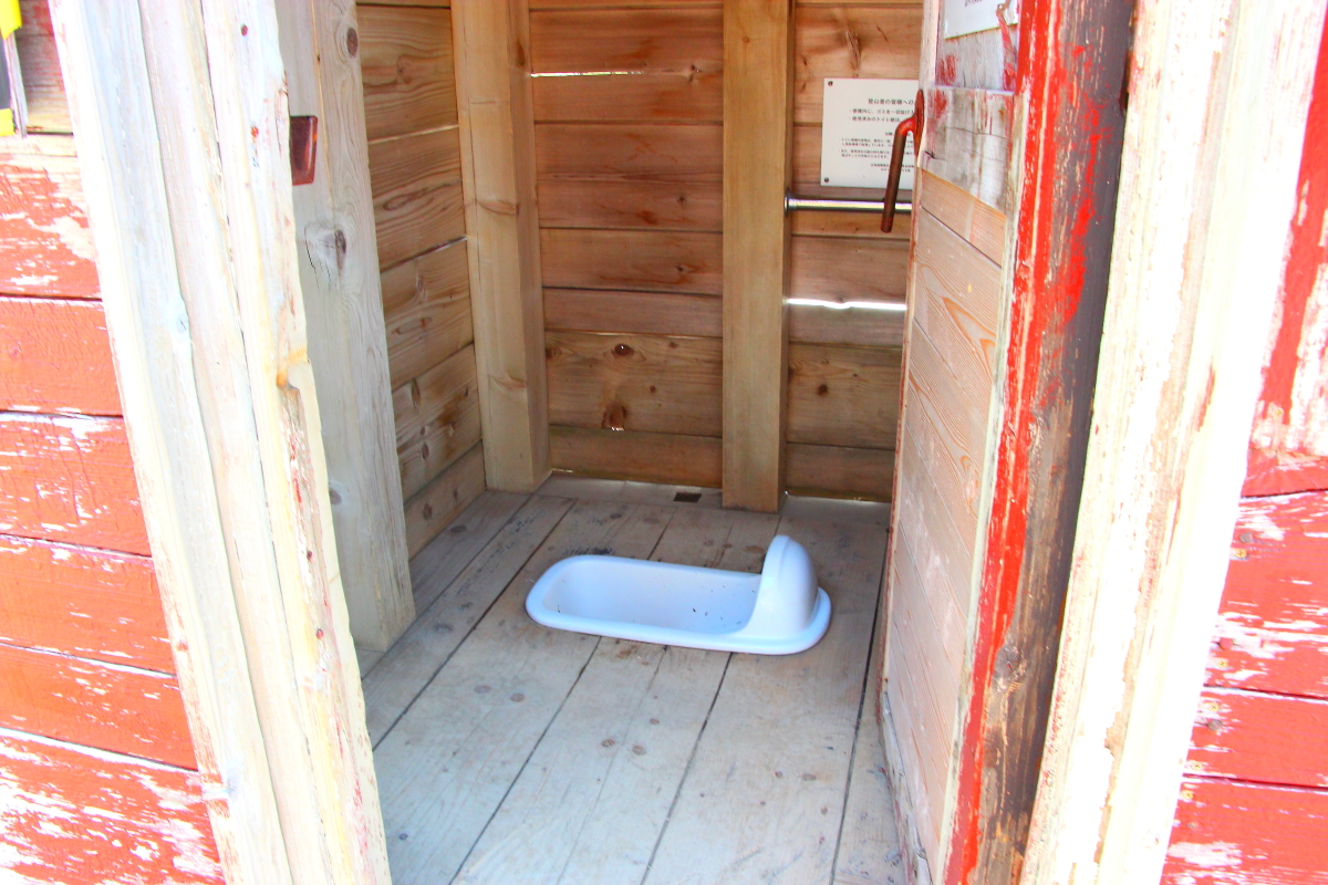 白雲岳避難小屋　トイレ