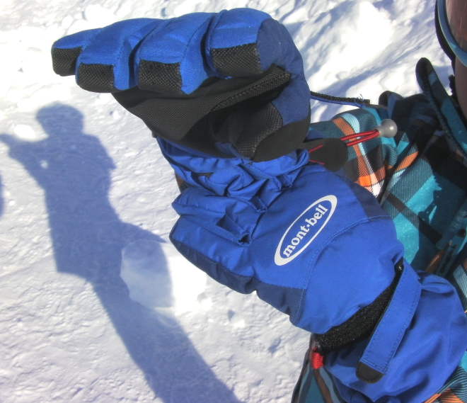 モンベル」キッズスノー手袋は子ども目線でダントツの使いやすさ - 登山初心者.com